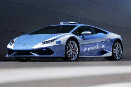 Italian Police Given New Car by Lambourghini